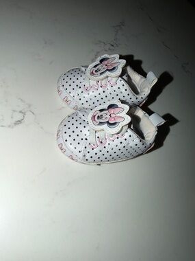 Disney White Baby Minnie Mouse Polka Dot Shoes with Pink Accents
